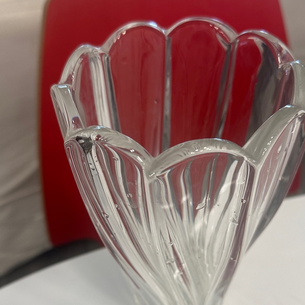 Exquisite Vintage Marquis Waterford Crystal Windflower Vase w/scalloped design. - Picture 2 of 8